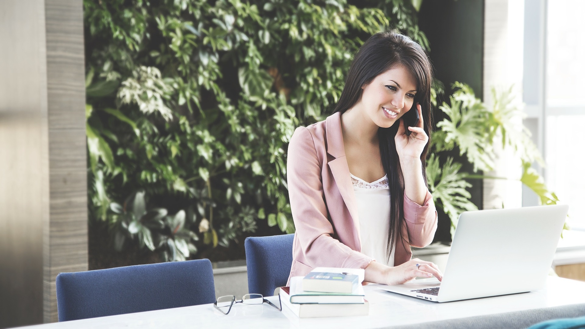 trabajadora, ejecutiva, mujer, empleo, empresa, compañía trabajo, ambiente laboral, habitat laboral, oficina